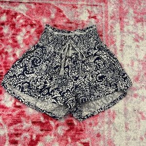 sincerely jules patterned flowy shorts